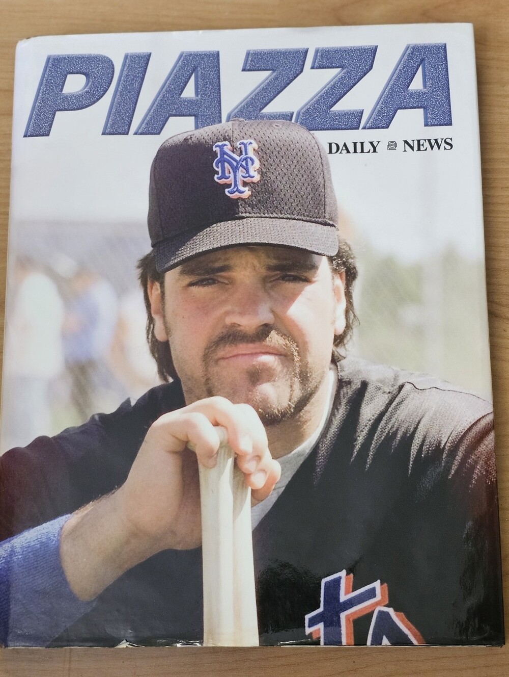 Mike Piazza Collector Book MLB Catcher NY Mets Daily News Sports 2000 Vintage